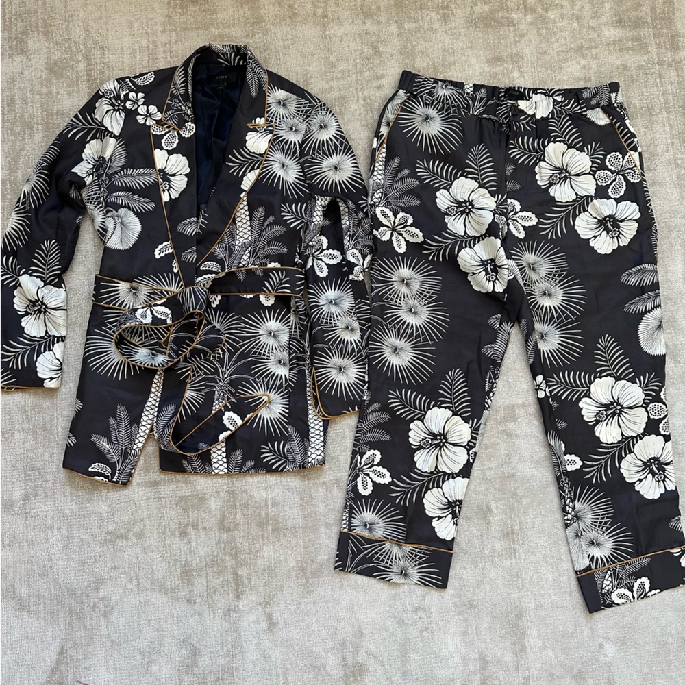 Perfect 100% silk suit
